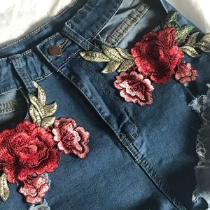 Embroidered Cut-off Shorts 🚨 PRICE FIRM